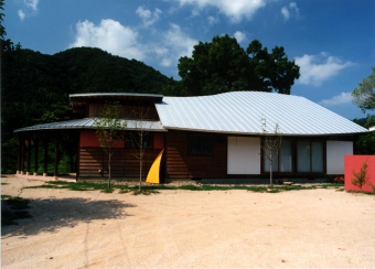 益田ひかり保育園「遊々園　風の丘舎 」